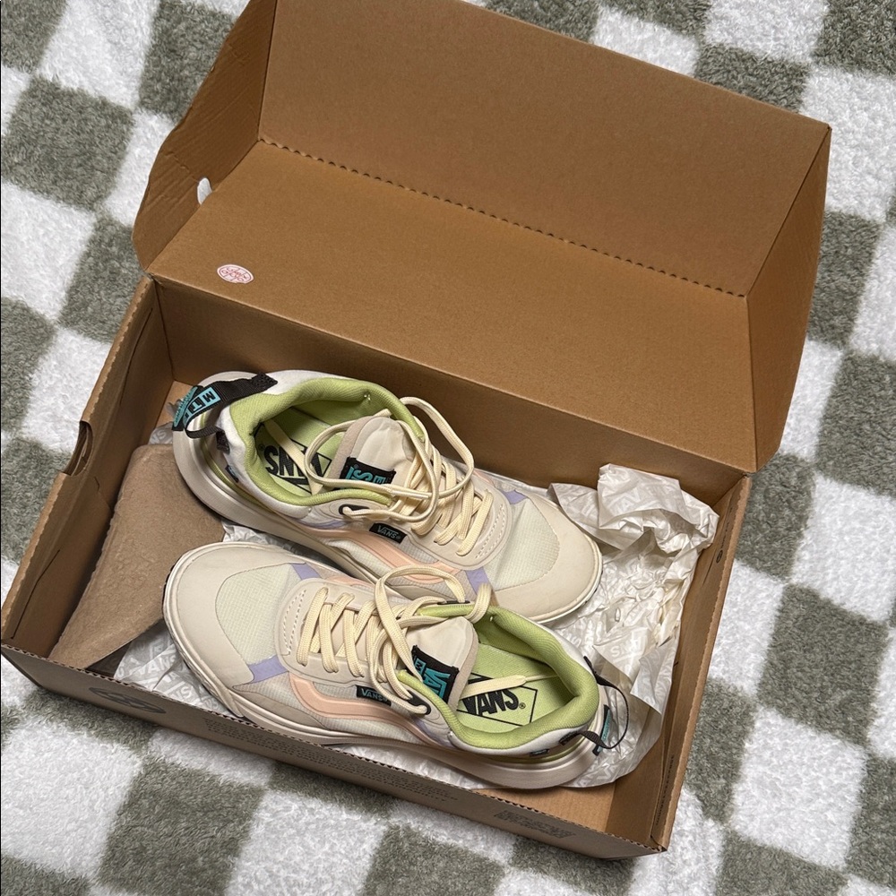 Vans Women's Cream and Light Green Sneakers